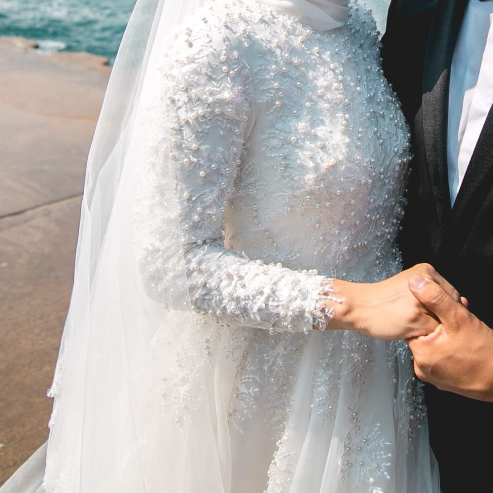 Long sleeved / Modest Wedding Dress - Picture 4 of 7